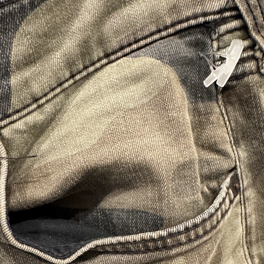 True Religion Green and Black Cargo Pants - Picture 4 of 10